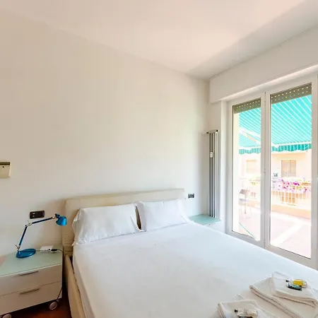 Apartment Joivy Stylish Flat Terrace Genoa